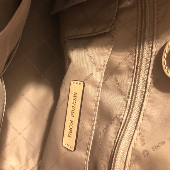 NWT Michael Kors Jet Set Tote - Picture 10 of 16